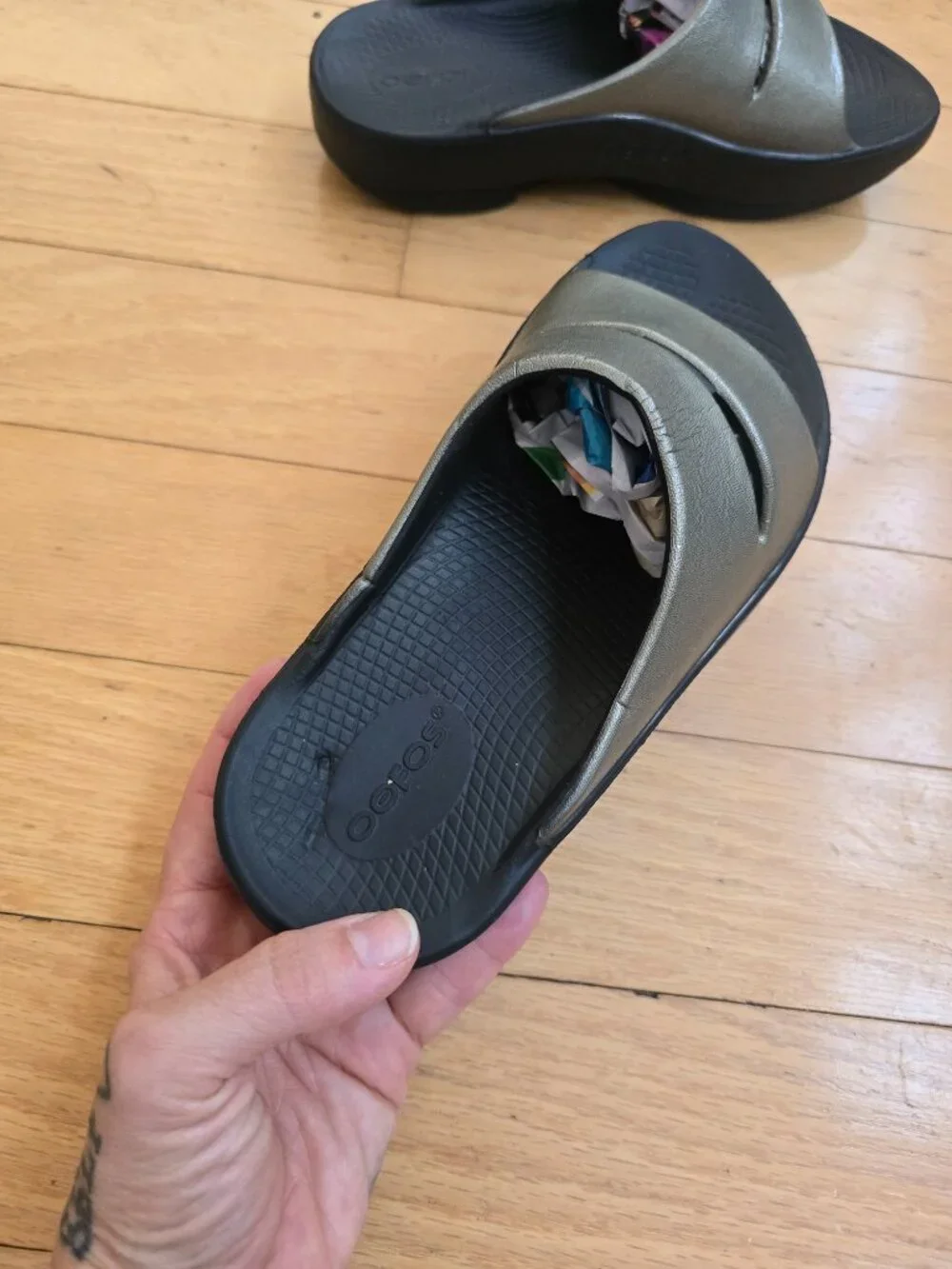 OOFOS | OOahh Luxe Metallic Pewter Slate Gray Sporty Slide Sandals | WMS 6
